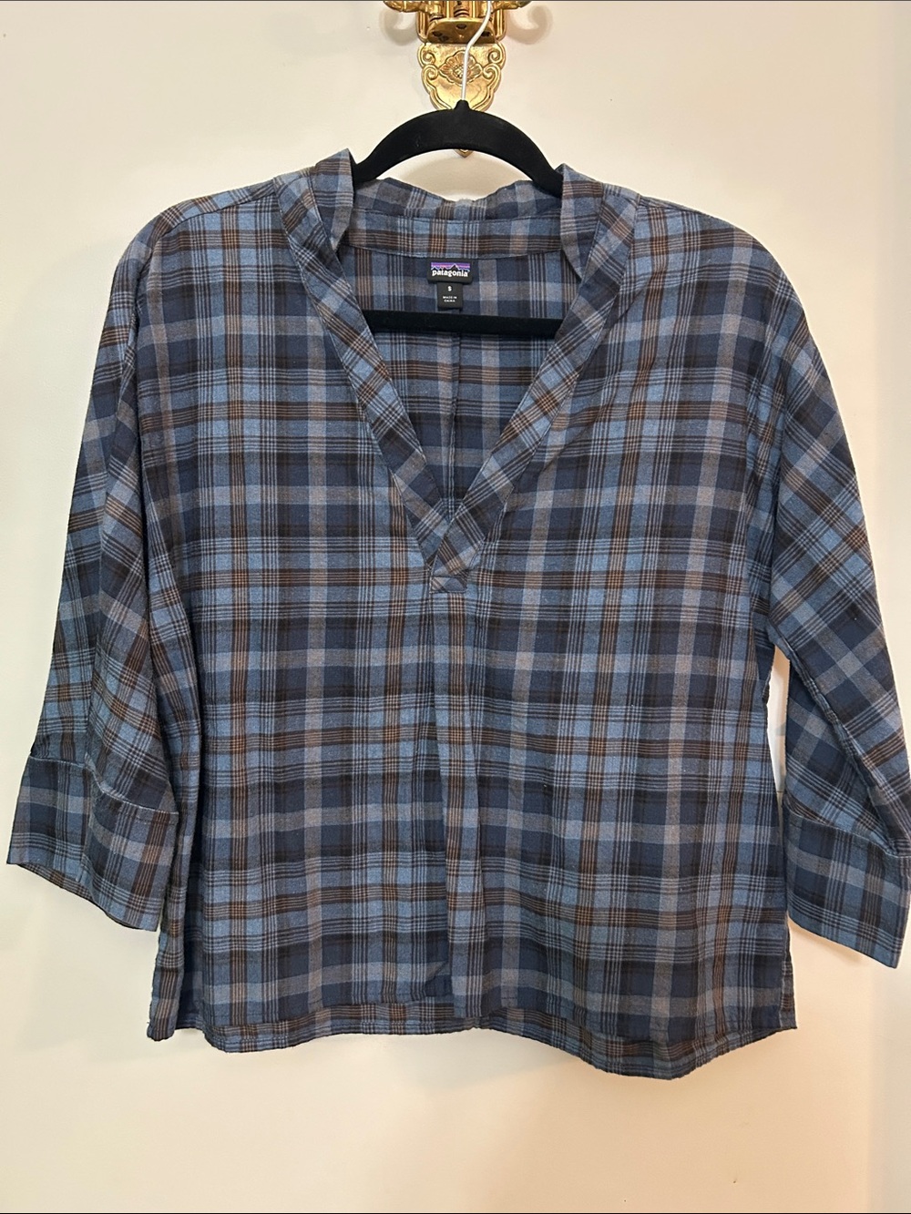Patagonia Blue and Brown Plaid Women’s V-Neck Blouse